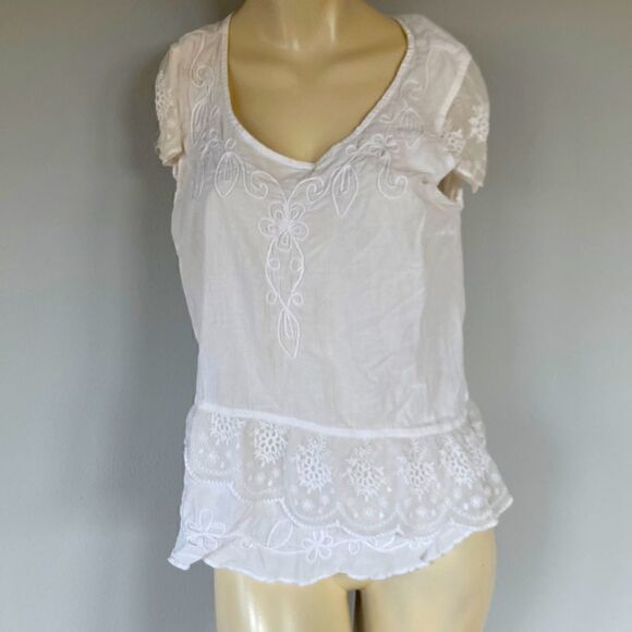 Gretty Ziegler White medium lace cap sleeve scoop neck top with ruffled bottom - Picture 3 of 8